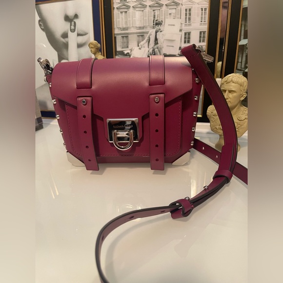 NWOT Michael Kors Manhattan Leather Crossbody bag. Burgundy colour. - Picture 2 of 13